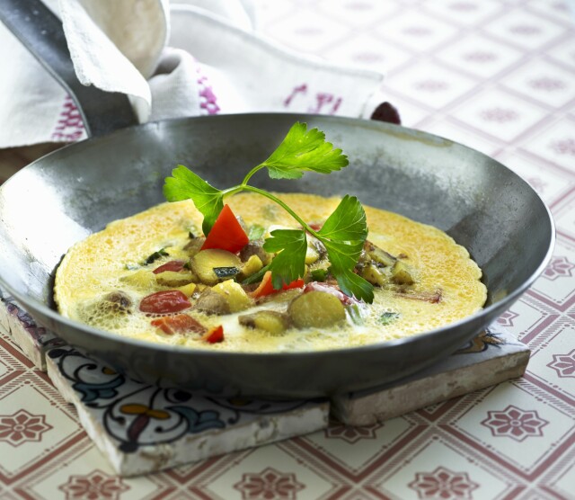 PERFEKT: En omelett med grønnsaker og friske urter, er et optimalt måltid for en som ønsker å holde vekten. Foto: Bon Appetit PERFEKT: En omelett med grønnsaker og friske urter, er et optimalt måltid for en som ønsker å holde vekten. Foto: Bon Appetit